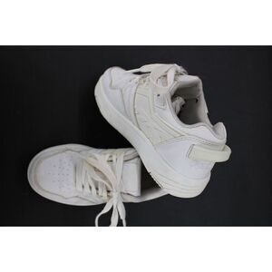 Reebok White On White Kids Size 11 Sneakers